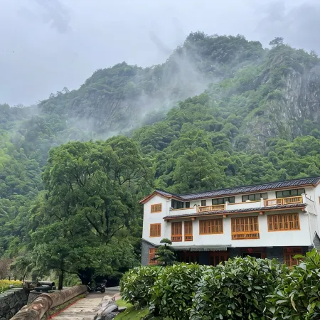 Floral Hotel  · Pan'an chujianshanshe hotel