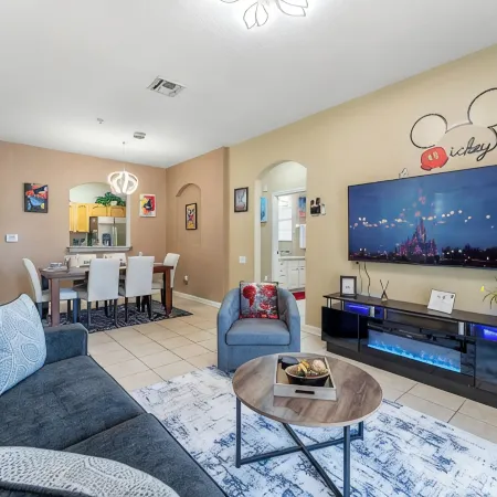 Cozy 3-bedroom condo in charming Kissimmee, 2 miles from Disney world