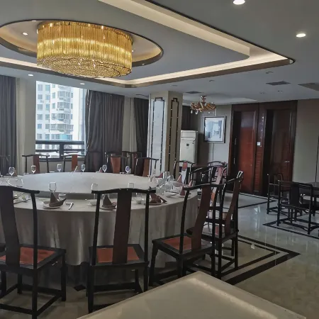 Huaqiao Hotel
