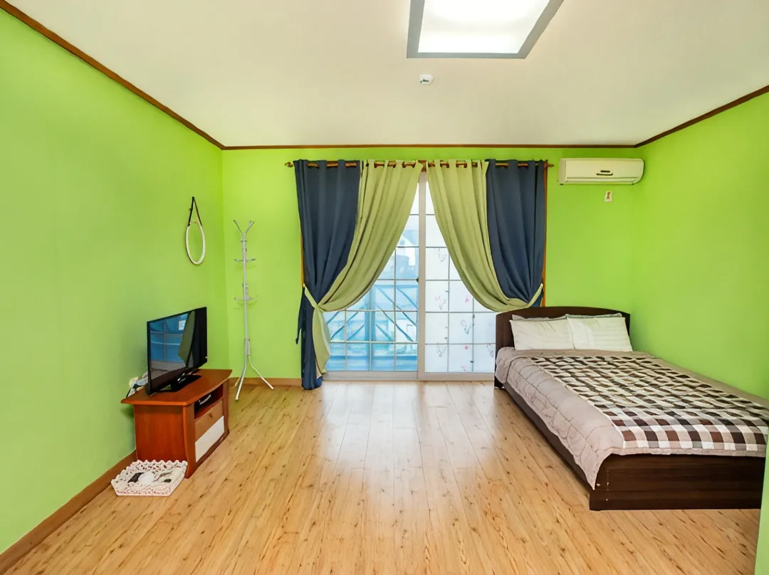Taean Pine Tree Resort - 태안읍