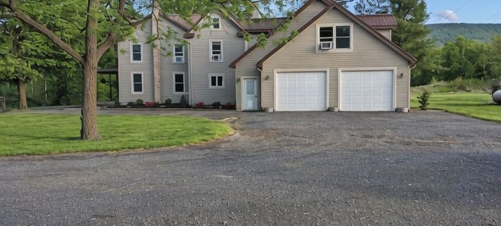 Your Summer Getaway- with a Hot Tub! Hotels in Union County