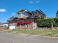 Relax close to city,a studio 10 mins from the beaches and Westfield shopping C. Hotels in Miranda
