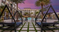Luxury Apartment King Bed Stunning View Pool Gym Near Mayo Clinic UNF & Beaches - Condos