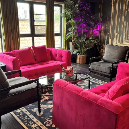 Romantic  Couples Getaway • W/Fireplace &Private Patio • Walk Everywhere