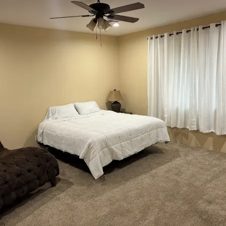 Charming Queen Creeks R6 Ranch 4-bedroom house with WiFi and AC.