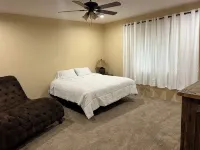 Charming Queen Creeks R6 Ranch 4-bedroom house with WiFi and AC.