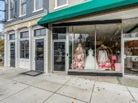 The Betty - Entire rental unit in New Albany, Indiana Sleeps 8 Hotels in Floyd County