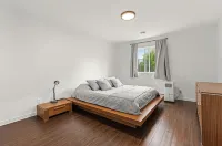 Lovely 2-bedroom Apt. in DIX30 close to DT - 2-Star