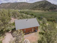 Cozy 2-bedroom cabin in a lovely slice of heaven in Hesperus off Cherry Creek Rd