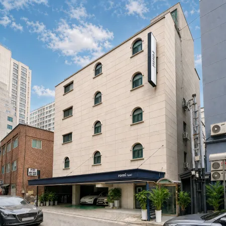 Hotel Remi Отели рядом с достопримечательностью «Рынок Амса»