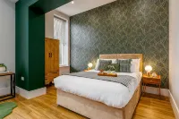 Gorgeous Beach-Front 2-Bed Apt w/ Free Gym & PKG - Apartments