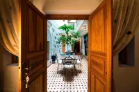 Riad Kiyanjana - Hot Springs