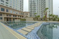 Golden Bauhinia Interstellar Hotel - Pools