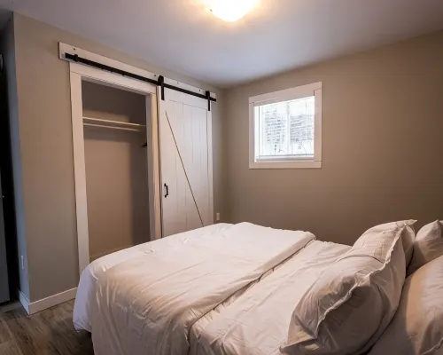 Modern 4 bedroom, 2 living room overlooking creek Hotels in Carleton County
