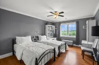 Bay Shore Country Home - Elegant and spacious home with beautiful water views
