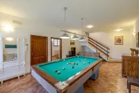 PRIVATE LUXURY VILLA WITH HEATED SWIMMING POOL AND  JACUZZI - 民宿