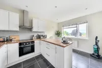 Beautiful apartment in Claygate Village