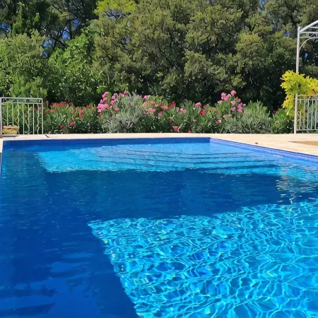 Authentic provencal country house w/ private pool in walking distance to market