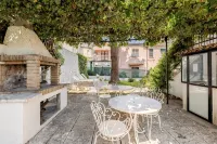 Lake Garda Holiday Apartment 3 Villa Magnolia - Homestays