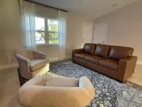 Charming, Modern, Cozy Retreat - 3-Star