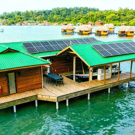 Beautiful 2Br/2BA Overwater Villa: Bastimentos, AC, Wifi, Kayaks & Sups Included