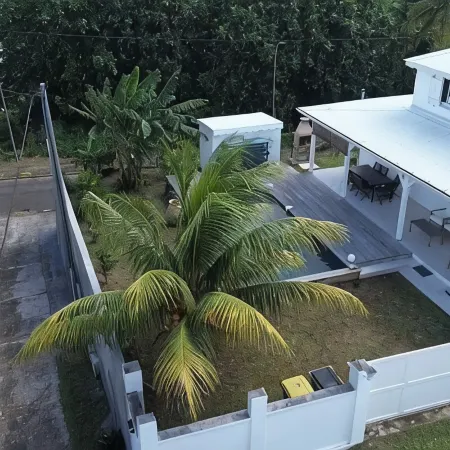 Villa Entièrement Rénovée Située au Centre Avec une Très Très Belle vue sur mer