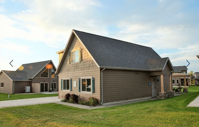 Beautiful 1500+ sq ft cabin with outdoor pool just steps off the patio