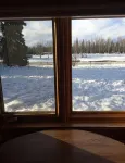 Cozy two bedroom log  cabin on the Chena River near town. - 2-نجوم