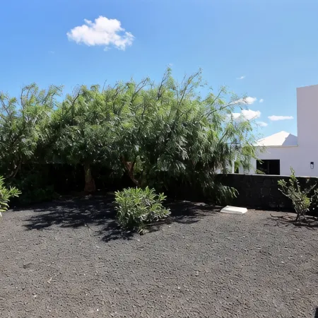 Luxury villa with private heated pool, WIFI, views of the sea and volcanoes