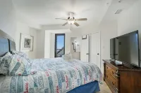 Beach Paradise - Perfect Ocean Sunset Views with Pool & Sauna & Breakfast! - 4つ星