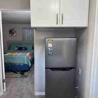 Cozy 1-Bedroom Retreat Near Downtown & Legoland Rooms