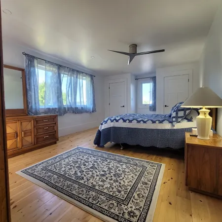 Spacious, Newly Refurbished Cozy Farmhouse on 100 acres