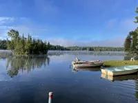 Cozy Adirondack cabin with private dock and kayaks, feet from Adirondack Lake - Chalets