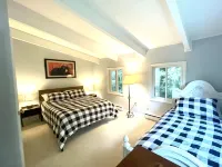 Spacious 3 level townhouse just minutes from the base of Stratton Mountain! Hotels in Winhall