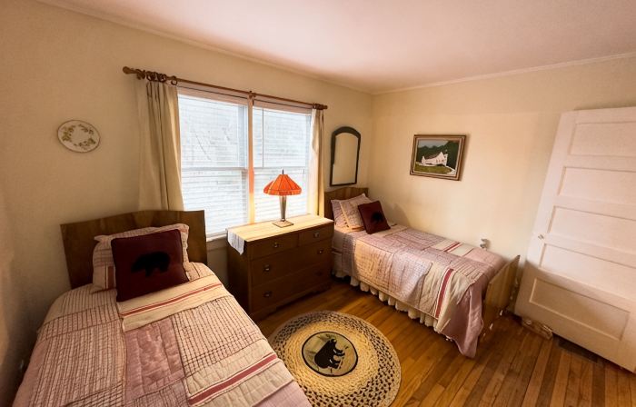 Spacious House, PERFECT Location,17 Miles to Asheville, Pets,View!