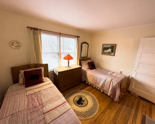 Spacious House, PERFECT Location,17 Miles to Asheville, Pets,View! Hotels in Edneyville