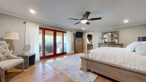 Stunning Lakefront Home - Original 1800’s Cabin - Relax by The Water - 4-Star