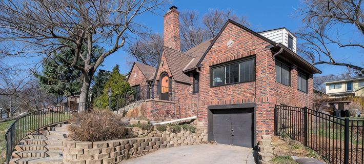Spacious Family Retreat: King Beds+Arcade+Playground. Minutes from Zoo/Downtown Hotels in Omaha