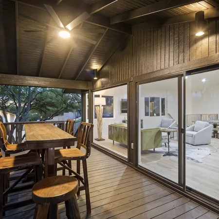The Armadillo Villa! Hillside Haven with a Panoramic View of the Colorado River