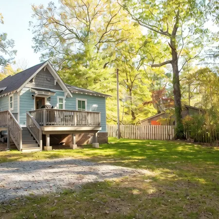 Cozy Cottage Across the Street from Carl Sandburg National Park