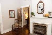 1880's Cozy Cottage, close to Historical Downtown. Sleeps up to 63B3B-pets OK