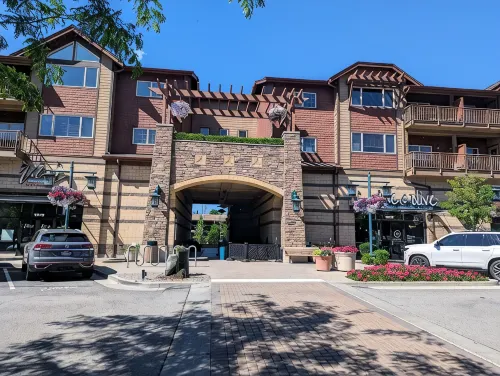 Riverstone Condo by Lake Cda~King Bed, Walk to Shops & Dining, Close to Downtown