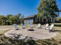 Romantic cheerful home close to many attractions Hotels in Robins