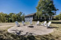Romantic cheerful home close to many attractions  호텔