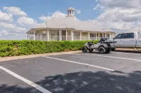 Ozark Mountain Getaway -Lake Access - Beautiful Views - Close to SDC! - 4つ星