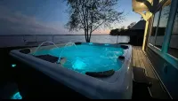 Luxury Lakefront Family Retreat