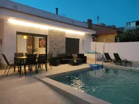 Independent villa with private pool, 5 min from the beach! - สระว่ายน้ำส่วนตัว