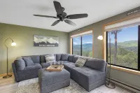 New Hampshire vacation getaway with gorgeous mountain views—ski, hike, swim! - Wifi