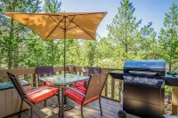 Cozy Sunriver Home w/ AC, Fireplace, HotTub, 8 SHARC Passes, Outdoor Heaven - บูติค