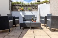 Stroll To The City Centre In From Chic Refurbished Townhouse - Wi-Fi